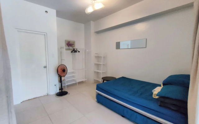 Dr Calayan's 2BR Condo at Pico De Loro