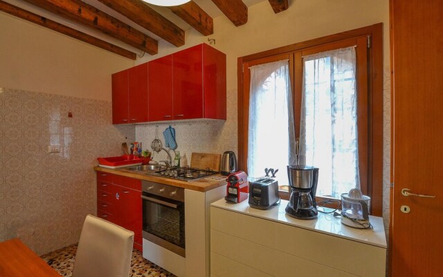 Nice Apartment in Venezia With 2 Bedrooms and Wifi
