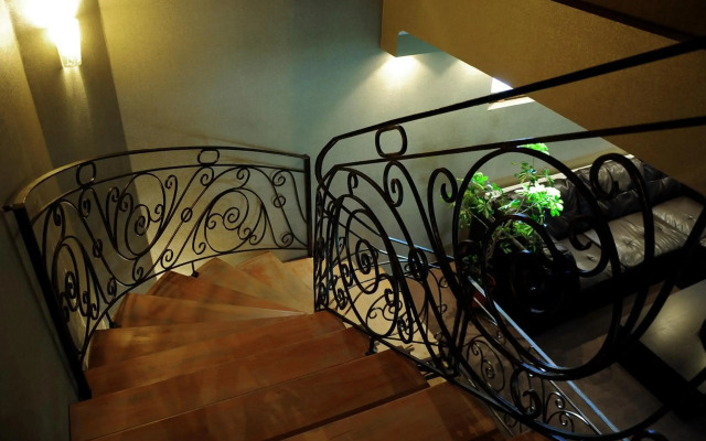 Good Aura Hotel