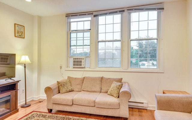 3 Mi to Warren Dunes: Sawyer Getaway w/ Fireplace!