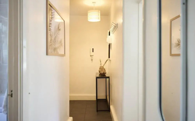 The Holloway Place - Modern 1bdr Flat With Balcony