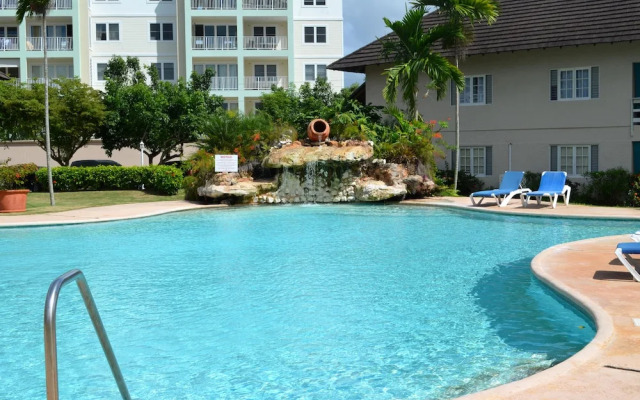 Bay Pointe Yacht Club 2BD Apartment OLR