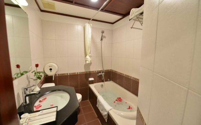 Blue Ha Noi Inn Legend Hotel