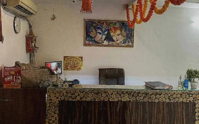 Oyo 700543 Bnb Manju Home Stay