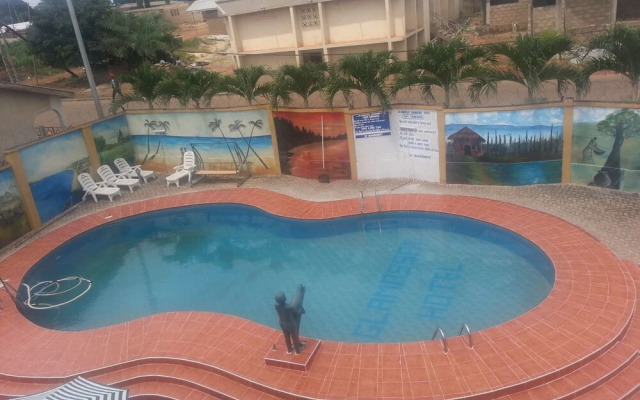 Glamossay Hotel