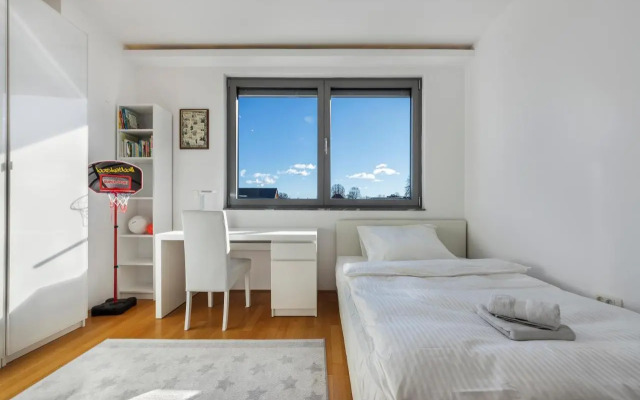 Contemporary apartment with rooftop terrace in Maribor