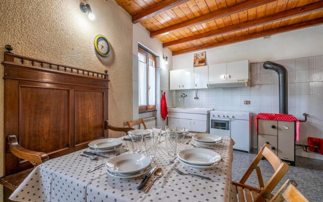 Stunning Home in Loco di Rovegno With Wifi and 2 Bedrooms