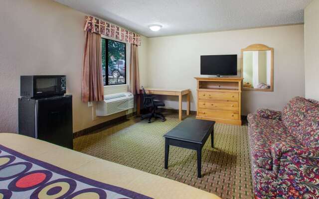 Super 8 by Wyndham Sherman
