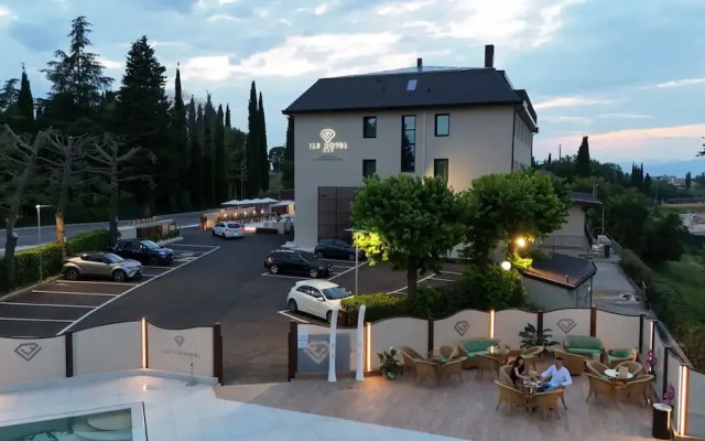 Ile Hotel