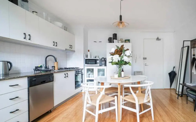Loft Style Apartment in the Heart of Surry Hills