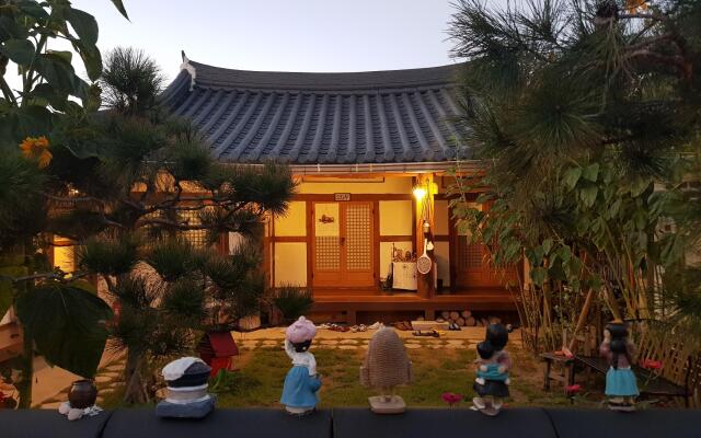 Hanulgiwa Hanok Stay