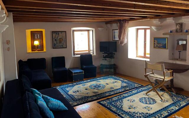 Charming Bohemian house in Perast