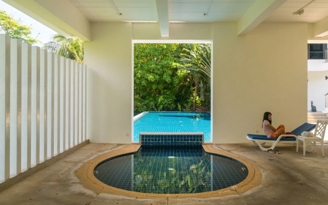 The Palm at Veloche by Lofty