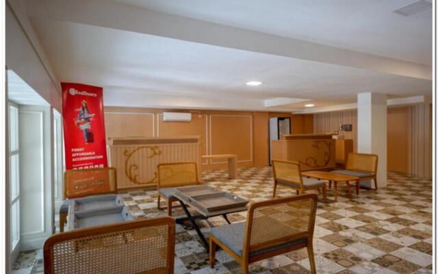 RedDoorz Plus @ Madukoro Raya Semarang