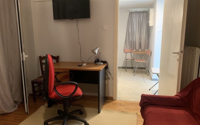 Stay central Athenian flat