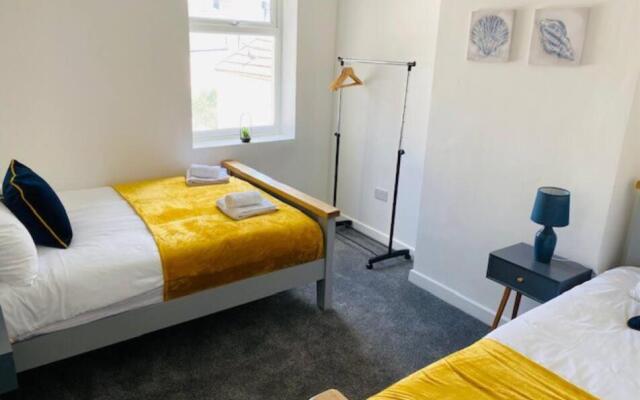 Stunning 3 Bed Holiday Home in Barry by Propertri