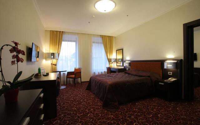 Menorah Hotel