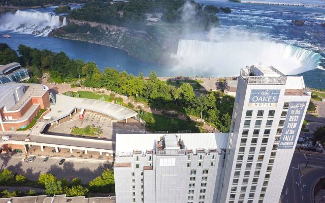 Oakes Hotel Overlooking the Falls