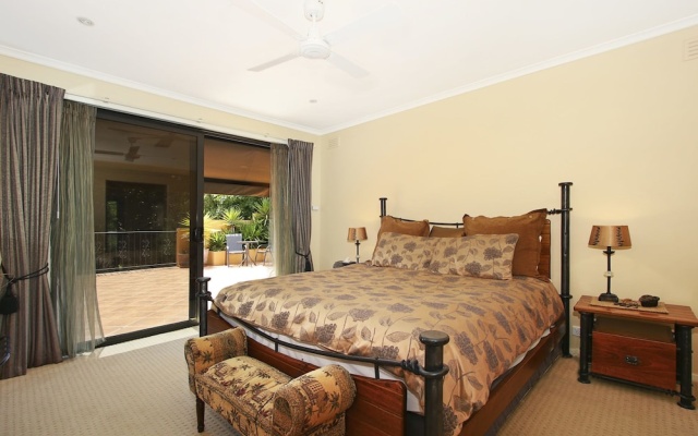 Canyons Bend - 5 Minute walk to shops and cafes – Guest Rooms – Bright