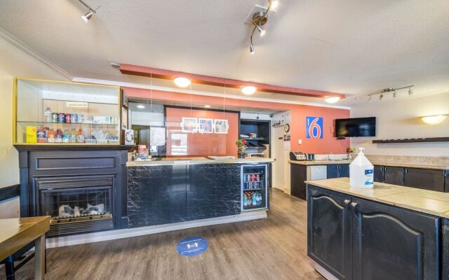 Revelstoke Gateway Inn