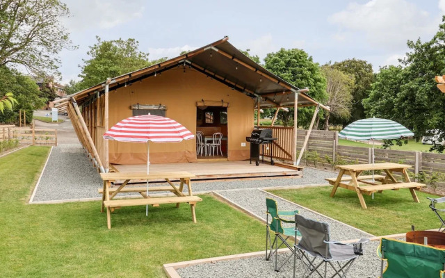 Tilly Bob Lodge