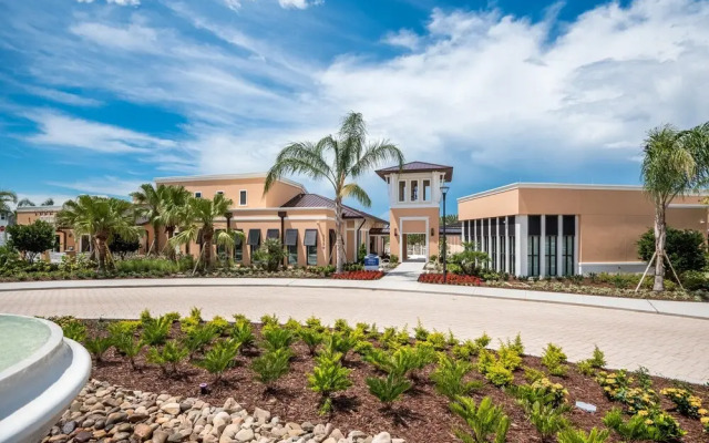 1600 Carey Palm Circle