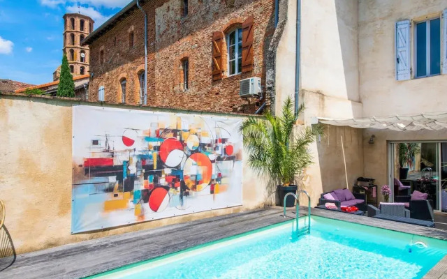 Mansion With Swimming Pool