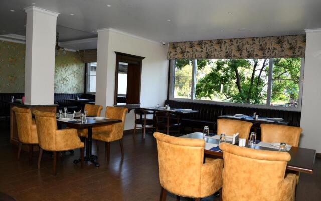 Mastiff Villa Camellia by OTHPL