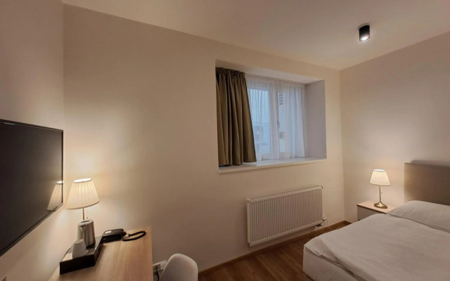 Hotel Garden Court