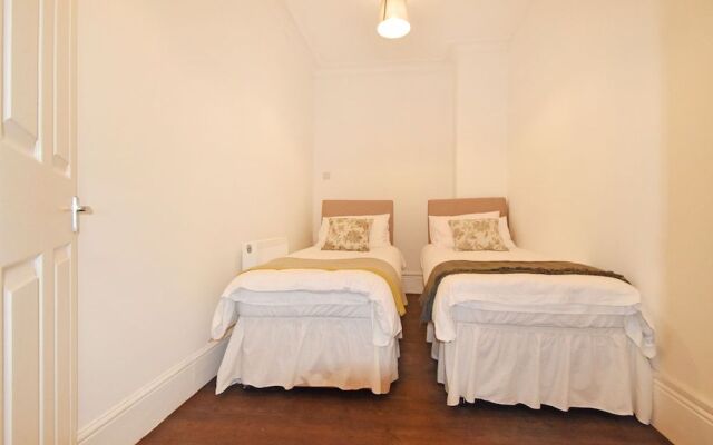 Clarendon Apartment