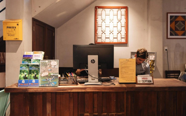 9 Hostel and Bar