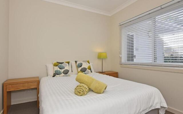 Wangi Lakehouse - renovated Lake Macquarie lakefront Location