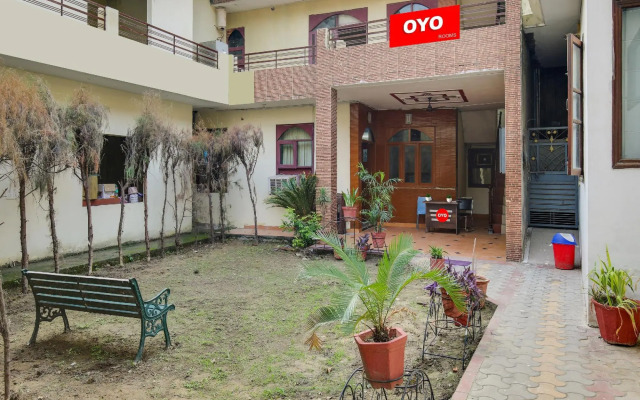 OYO Flagship 70112 Corner Guest House