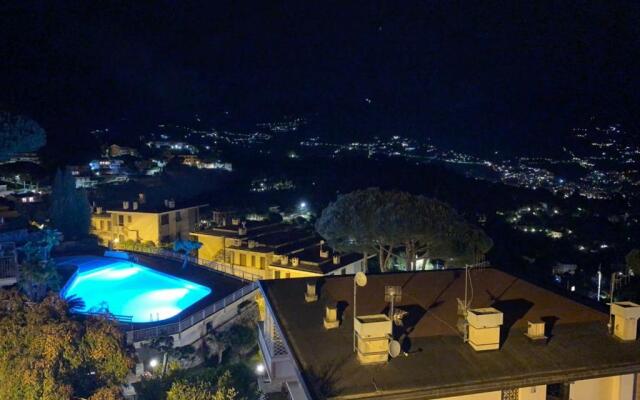 Residence "Delfino" con Piscina e Campo da Tennis