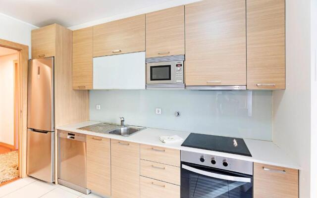 2BR Flat by Metro w/ Free Parking by LovelyStay