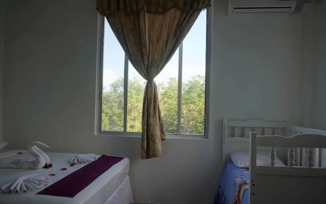 See Belize Waterside Sea View 2-bedroom Apartment w Balcony, Pool & Deck 2nd FL