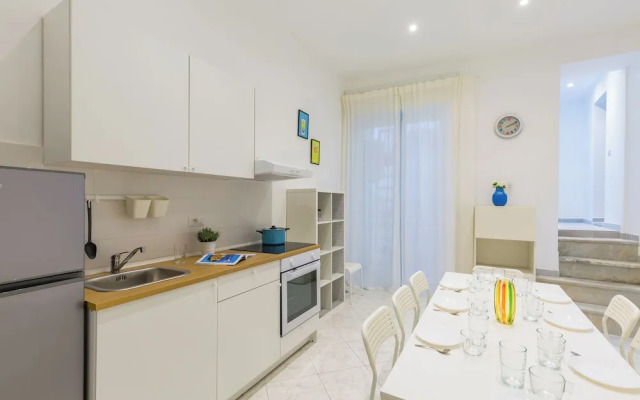 White&Blue Apartment at Sanità  by Wonderful Italy