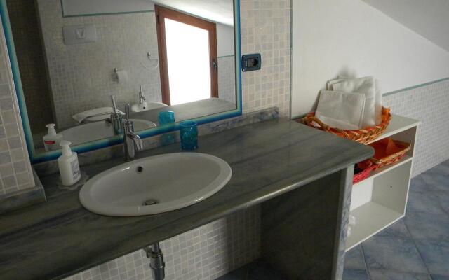 Artistika Golden Apartment