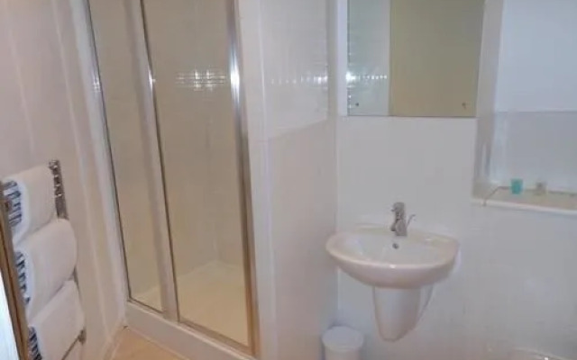 Empire Serviced 1 Bedroom Apartment