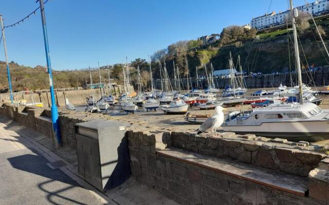 Cosy Apartment Close to Tunnels Beaches