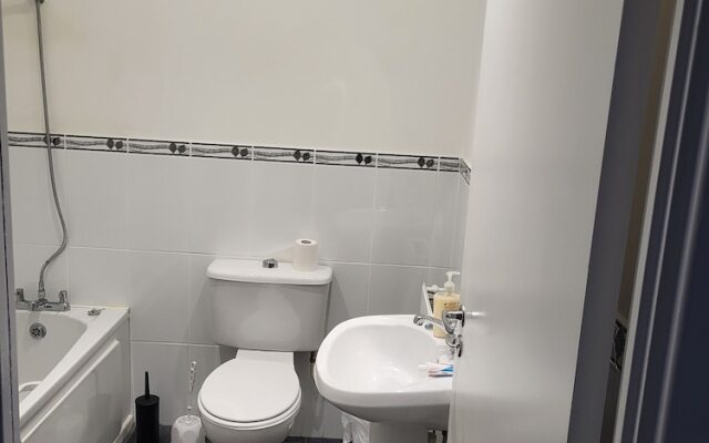 Impeccable 4-bed House in Leicester