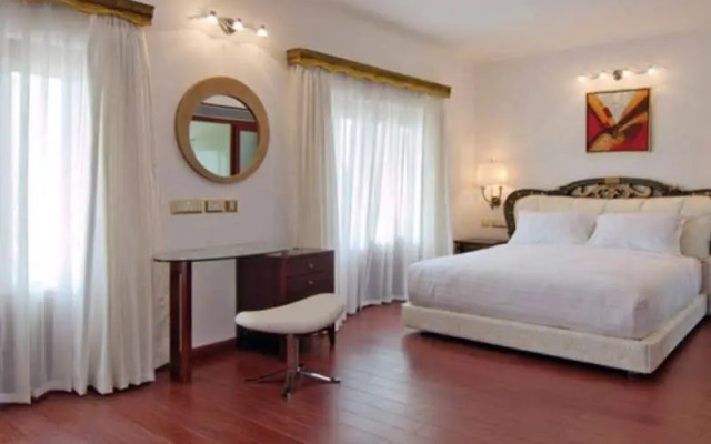 White Pearl Suites