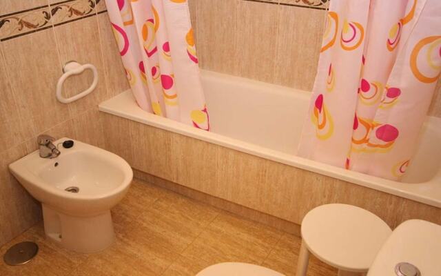 Apartment - 3 Bedrooms with Sea views - 107773