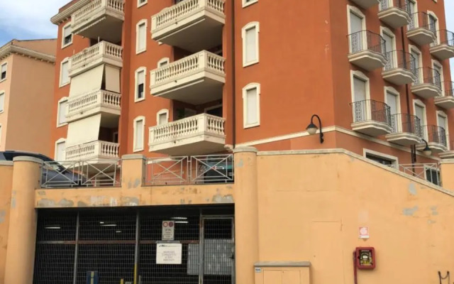 Via Acquedotto n. 66, Condominio "Le Piramidi"