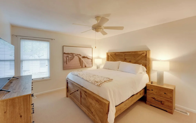 Holland Home: Walk to the Beach!