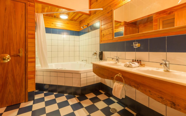Powderhorn Chateau