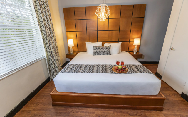Chesterfield Hotel & Suites - Image 6