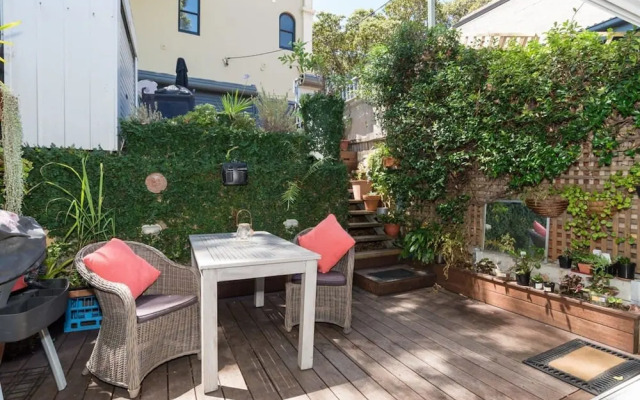 Bright Home in Trendy Newtown Close to the Park