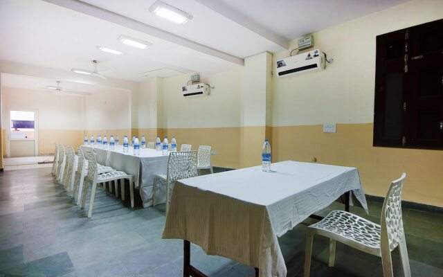 OYO 28126 Charanpahari Hotel