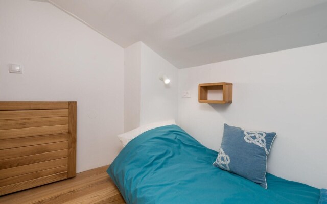 Amazing Apartment in Gajac With 2 Bedrooms and Wifi
